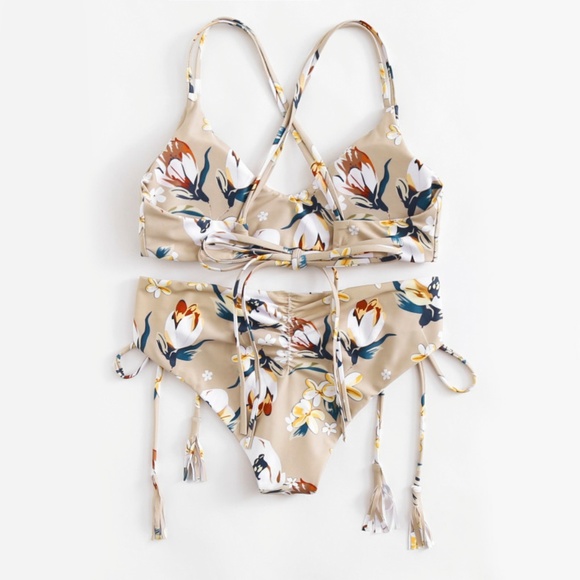 So Cute Floral Bikini - Picture 3 of 4